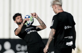Rger Guedes e Yuri Alberto no treino no CT Joaquim Grava