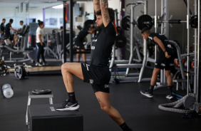 Yuri Alberto durante treino na academia do CT