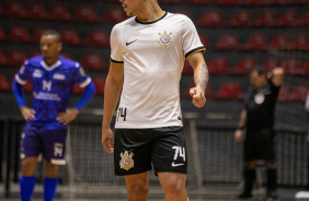 Cain Lucas caminha durante jogo entre Corinthians e Bragana pelo Paulista de Futsal