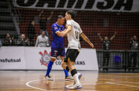 Pietro comemora gol durante jogo entre Corinthians e Bragança pelo Paulista de Futsal