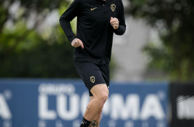 Rger Guedes sorrindo durane treino