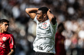 Felipe Augusto lamenta chance desperdiada pelo Corinthians