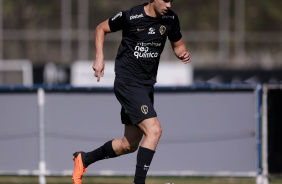 Gabriel Moscardo em ao no treino do Corinthians