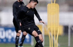Roni e Renato Augusto no treino do Corinthians nesta tera
