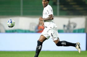 Gil jogando contra o Amrica-MG pela Copa do Brasil