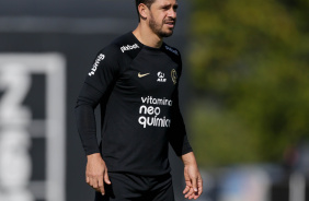 Giuliano em p no CT Joaquim Grava durante atividade antes de enfrentar o Red Bull Bragantino