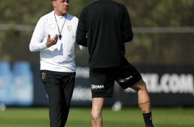 Luxemburgo conversando com Rger Guedes durante treino no CT Joaquim Grava