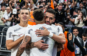 Moscardo, Yuri e Renato comemorando gol do Corinthians