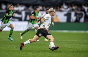 Rger Guedes em ao contra o Amrica Mineiro