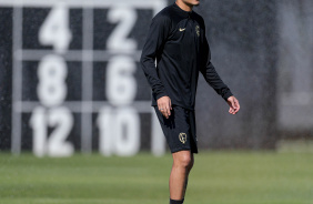 Adson durante treino de manh no CT Joaquim Grava