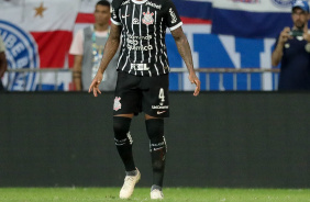 Gil gritando com seus companheiros durante jogo contra o Bahia na Fonte Nova