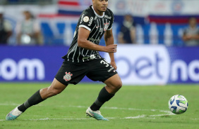 Murillo com a bola em seu domnio no embate contra o Bahia