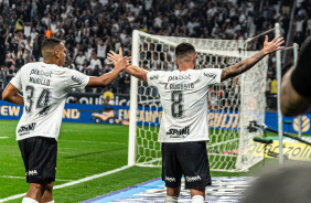 Murillo e Renato Augusto aps o gol contra o So Paulo