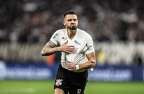 Renato Augusto ao marcar gol na semifinal da Copa do Brasil