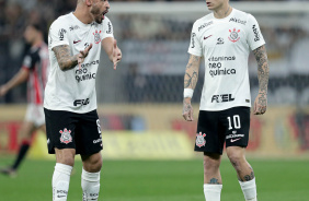 Renato Augusto dando instrues para o Rger Guedes no jogo contra o So Paulo