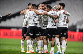 Elenco comemora gol contra o Vasco