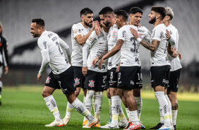Grupo alvinegro comemora gol contra o Vasco
