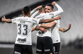 Jogadores comemoram gol contra o Vasco