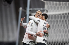 Rger comemorando o terceiro gol do Corinthians contra o Vasco