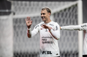 Rger fazendo sua tradicional comemorao aps o gol marcado contra o Vasco