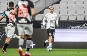 Rger Guedes indo pra cima da defesa do Vasco