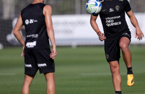 Giovane e Matheus Arajo de costas no treino do Timo