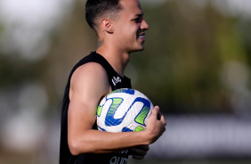 Matheus Arajo no treino preparatrio de olho no Inter