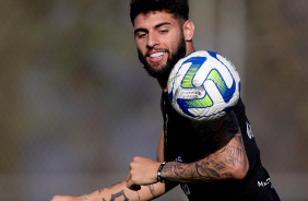 Yuri Alberto treinando com a bola