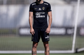 Bruno Méndez atento durante o treino do Corinthians desta sexta-feira