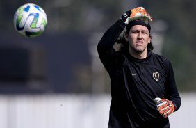 Cssio em ao no treino do Corinthians