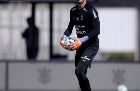Matheus Donelli em ao no treino desta sexta-feira no CT Joaquim Grava