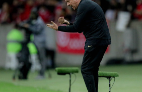 Luxemburgo dando bronca no elenco durante jogo contra o Internacional