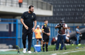 Danilo  beira do gramado da Fazendinha no jogo contra o Grmio