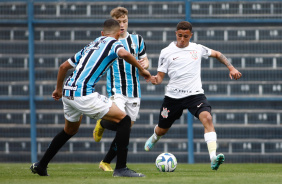 Higor prestes a finalizar em jogo contra o Grmio, na Fazendinha