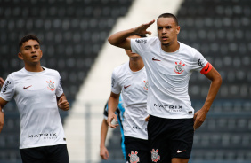 Joo Pedro Tchoca comemorando o gol marcado contra o Grmio, pelo Brasileiro Sub-20