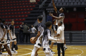 Aquecimento dos jogadores do basquete do Corinthians