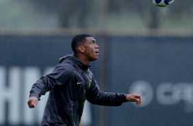 Felipe Augusto durante treino do Corinthians no CT do Grmio