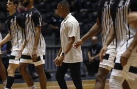 Jogadores do Corinthians de Basquete aquecendo