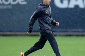 Matheus Arajo durante treino do Corinthians no CT do Grmio