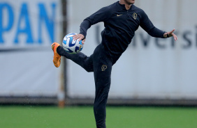 Pedro durante treino do Corinthians no CT do Grmio