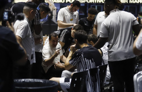 Silvio Santander orientando os jogadores antes da partida