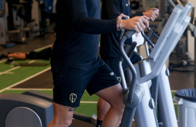 Yuri Alberto corre na esteira durante treino do Corinthians no CT do Grmio