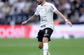 Renato Augusto foi titular diante o Coritiba