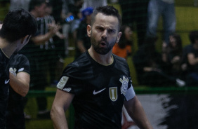 Deives comemora gol marcado pelo Corinthians Futsal
