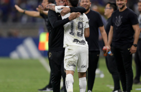 Gustavo Mosquito e Vanderlei Luxemburgo durante jogo do Corinthians contra o Cruzeiro