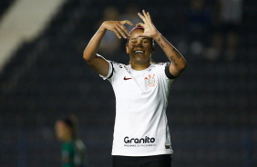 Corinthians goleia o Pinda e sela classificação antecipada às