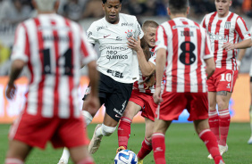 Gil contra marcao do Estudiantes