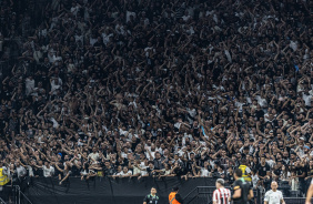 Torcedores do Corinthians na Neo Qumica Arena no jogo contra o Estudiantes