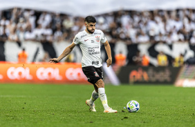 Bruno Mndez levando a bola na Neo Qumica Arena