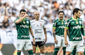 Fbio Santos atuando contra o Palmeiras na Neo Qumica Arena